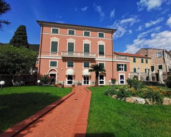 Residenza Madri Pie - Noli - Budova