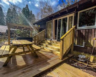KINGLAS is a charming cabin in a lovely, peaceful location deep in the forest - Taynuilt - Patio