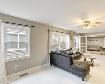 1 Mi to Bradley Beach Family-Friendly Home! - Bradley Beach - Sala de estar