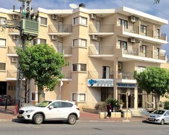 Berger Hotel - Tiberias - Building