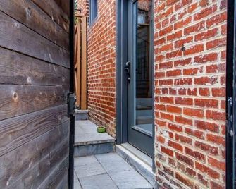 Adorable Studio Space in Private Carriage House - Washington D. C.
