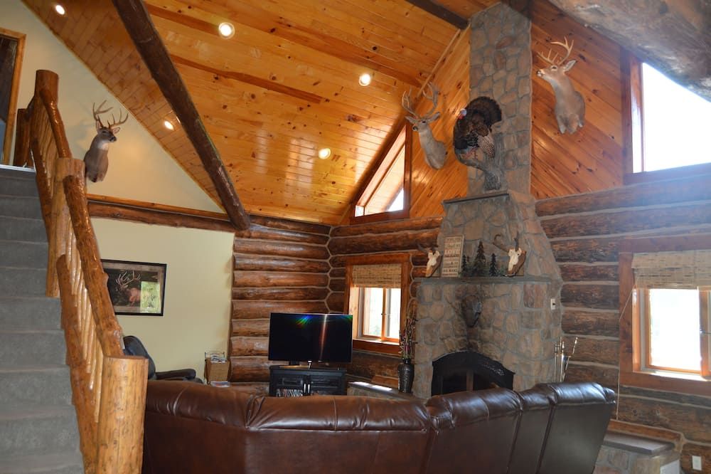 Bear Trail Lodge - Potter County Vacation Home
