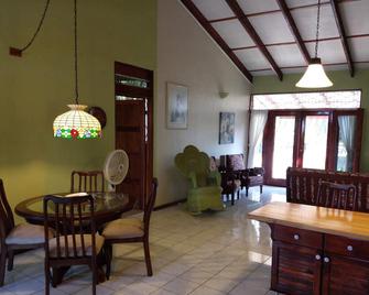 El Roble: villa directly on the beach. - Barranca - Comedor