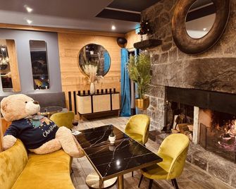 The Originals Boutique Hotel Le Panorama Mont Dore - Mont-Dore - Bar