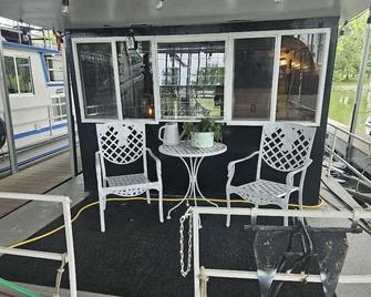 Relaxing Getaway - Hendersonville - Patio