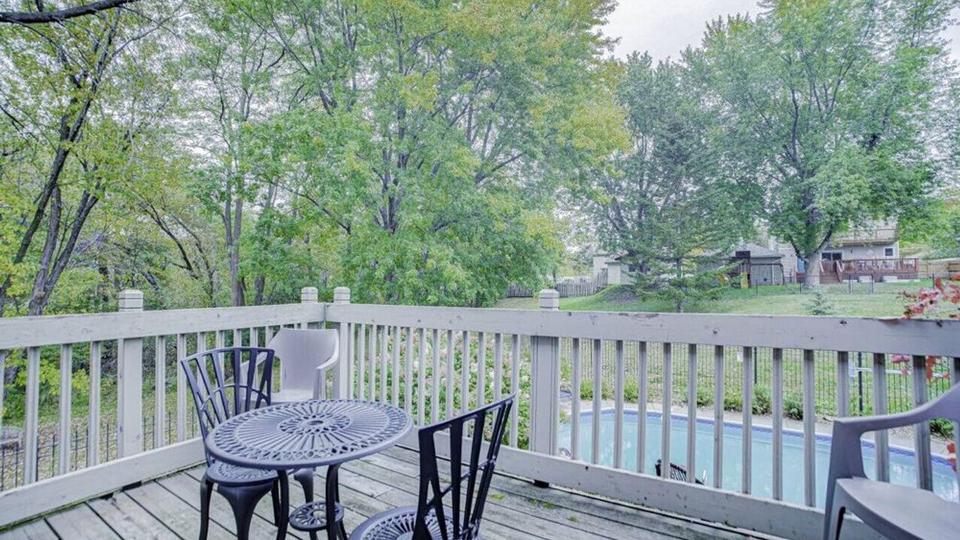 James Mulvey Carriage House Inn