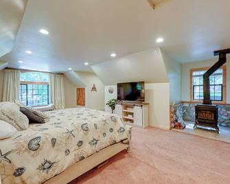 'lakeside Bear Lodge' Studio: 9 Mi to Bass Lake! - Bass Lake - Bedroom