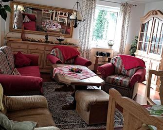 Vacation apartment for up to 8 people, 140 sqm, 2 WCs, directly on the L.Heide nature reserve - Bispingen