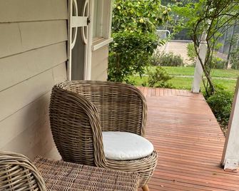 Mornington Peninsula Escape. Tennis Court, Swimming Pool & Spa - Balnarring - Patio