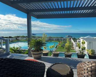 Majestic Heights Bed & Breakfast - Treasure Beach