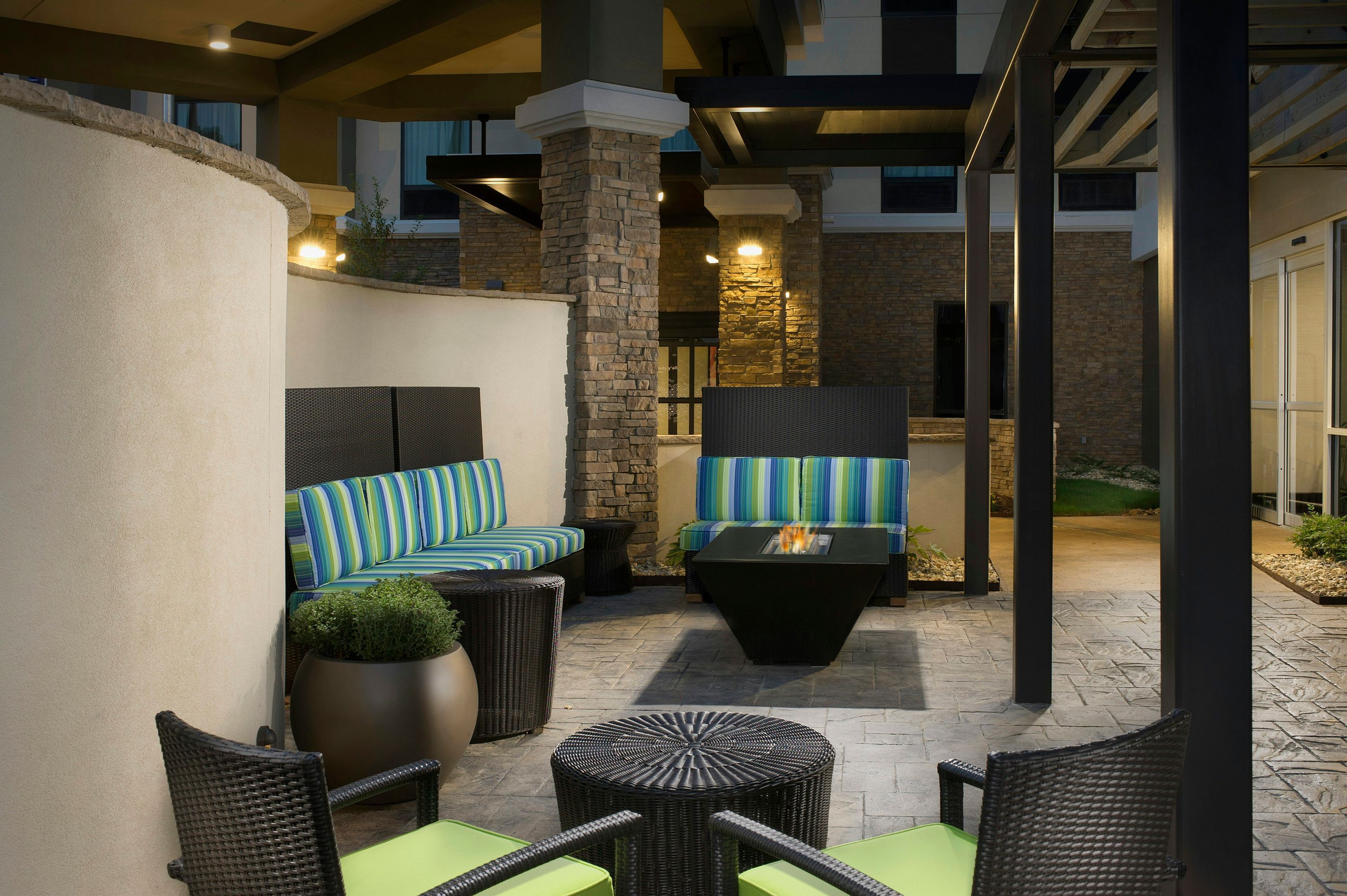 Home2 Suites by Hilton Hattiesburg - האטיסברג - פטיו