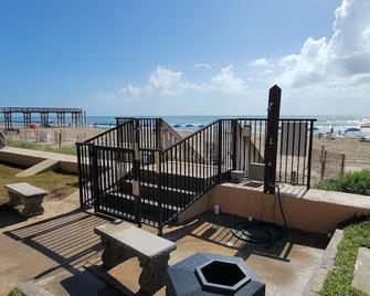 Tiki Condo 261 home - South Padre Island - Balcón
