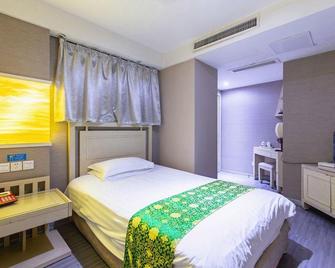 Golden Key International Hotel - Nanjing - Bedroom