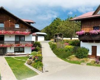 70qm-ferienwohnung auf Zwei Stockwerken für bis zu Vier Personen - Grainet - Edificio