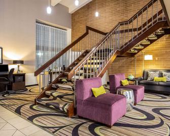 La Quinta Inn by Wyndham Oshkosh - Oshkosh - Σαλόνι ξενοδοχείου