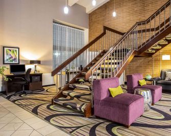 La Quinta Inn by Wyndham Oshkosh - Oshkosh - Hall d’entrée