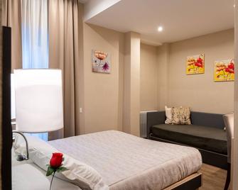Hotel Victoria - Cuneo - Bedroom