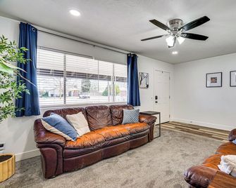 Explore Gila Valley & Eac! Modern Thatcher Home - Thatcher - Obývací pokoj