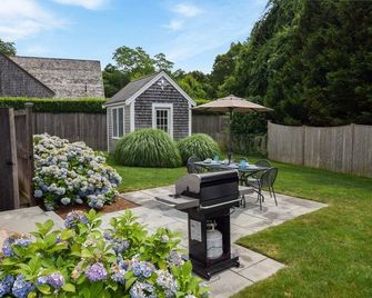 1 min drive to Rock Harbor 2 min to Town - Orleans - Patio