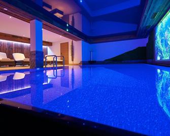 부티크 호텔 헤르츠호프 - 어덜트 온리 - 리즐런 - 수영장