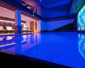 بوتيك هوتل هيرتزهوف جارني - أبارتمنتس - ريزلرن - حوض السباحة