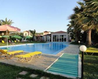 Pardalakis Studios - Gerani - Zwembad