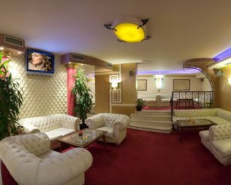 فندق كابيتول - فارنا - ردهة