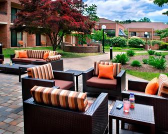 Courtyard by Marriott Hartford/Windsor Airport - Windsor - Patio