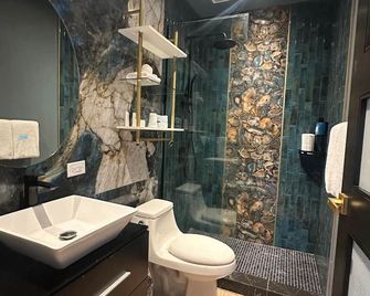 Metro Art Hotel - San Juan - Bathroom