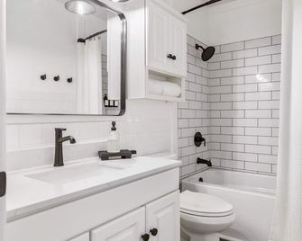 Western Wentzville Bungalow by StayLage - Wentzville