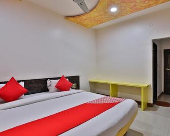Hotel Relax Inn - Diu - Bedroom