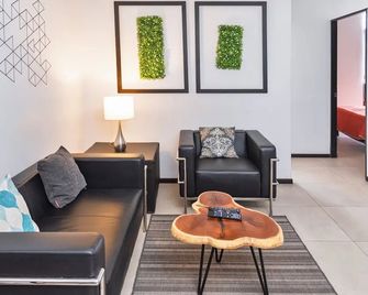 Cómodo y seguro depto. Cerca de Centro de Monterrey y Santa Lucía by Mty. Living S21503 - Monterrey - Living room