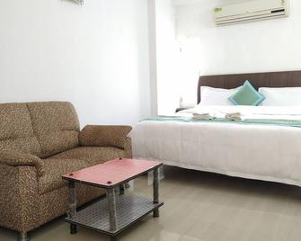 Aum Hotel - Puttaparthi - Bedroom