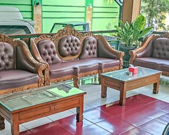 Hotel Wisata Ziarah Sunan Bonang Syariah Mitra RedDoorz - Tuban