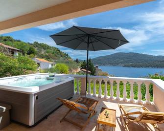 Holiday Home Diana - Four Bedroom House with Terrace and Sea View - Vela Luka - Balcon