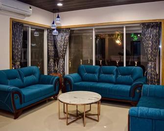 Eminent Pool Villa 4 Bhk Lonavala - Lonavala - Living room