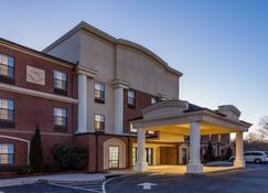 Wingate by Wyndham High Point - High Point - Building