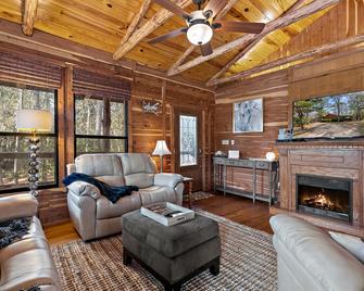 Tranquil Peaceful Cabin with Stunning Lake Views in La Grange, Texas - La Grange - Living room