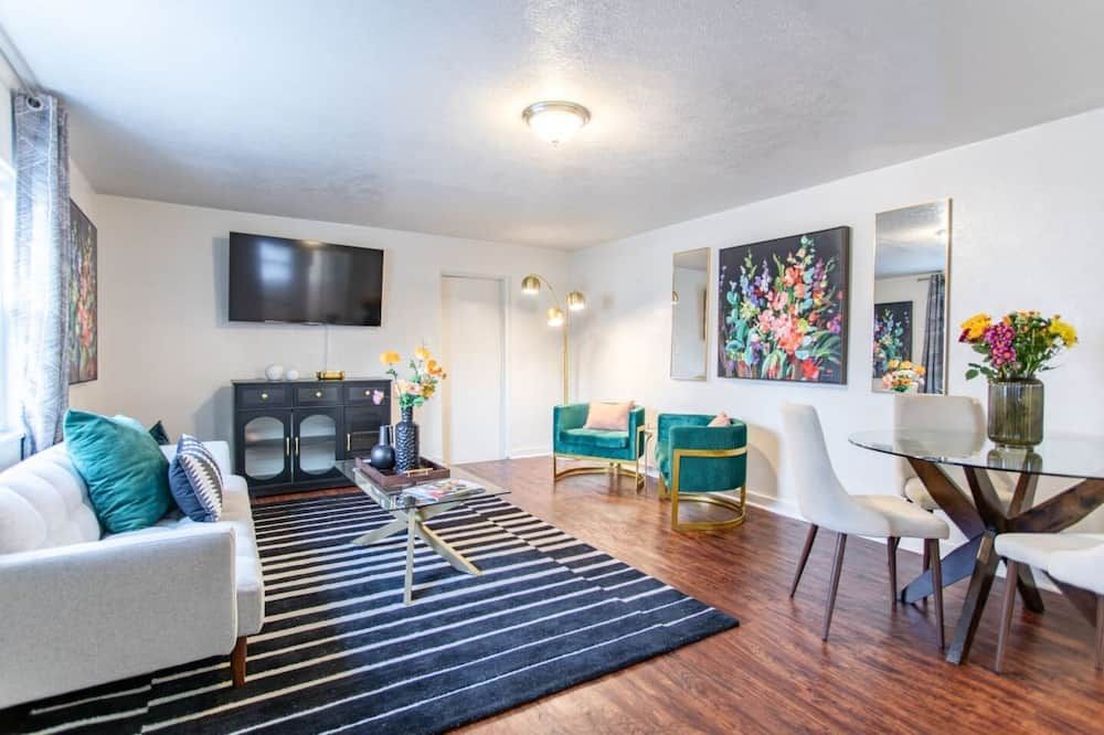 3BR Home | 2-Designated Parking | Up To 10 sleeps - Pittsburgh - Olohuone