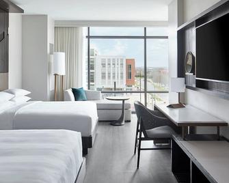UNC Charlotte Marriott Hotel & Conference Center - Charlotte - Bedroom