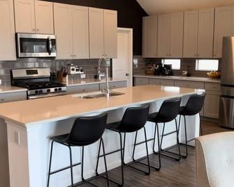 Texas Hill County - Modern Living - Bulverde - Kitchen