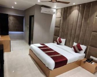 Hotel Maya crystal - Kanpur - Schlafzimmer