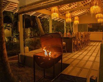 Water's Edge Villa Ahangama - Ahangama - Bar