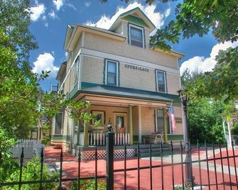 Spurs N Lace Inn - Colorado Springs - Edificio