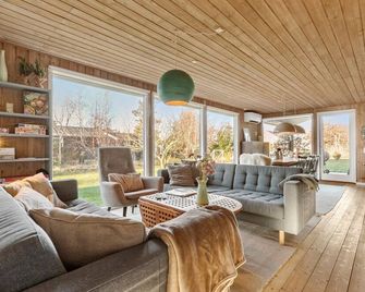 Awesome Home In Ebeltoft With Sauna - Ebeltoft - Lounge