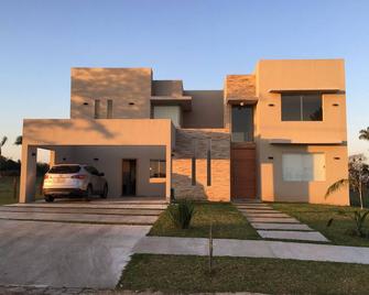 House in Aqua Village, San Bernardino - San Bernardino - Building