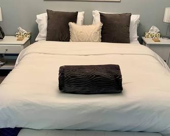 Peaceful Bay Getaway! The entire lower level private guest suite is all yours! - Winnipeg - Chambre