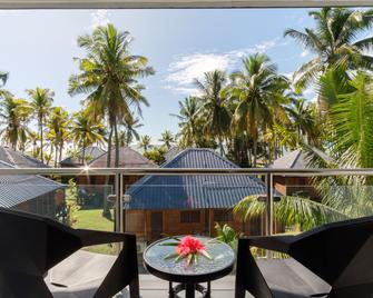 كلوب فيجي ريزورت - نادي - شرفة