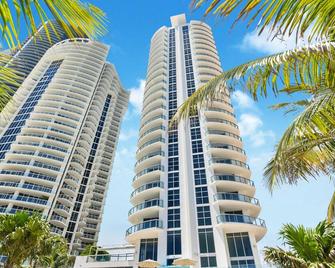 Marenas Ocean View Apartment - Sunny Isles Beach - Building