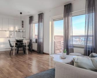 Guestly Homes - 1br Harbor View Suite - Piteå - Living room